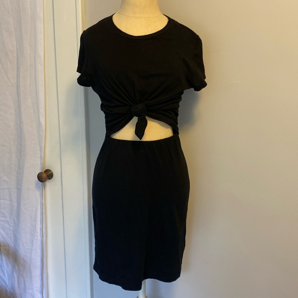 T-shirt minidress in black jersey fabric. Front cut out
